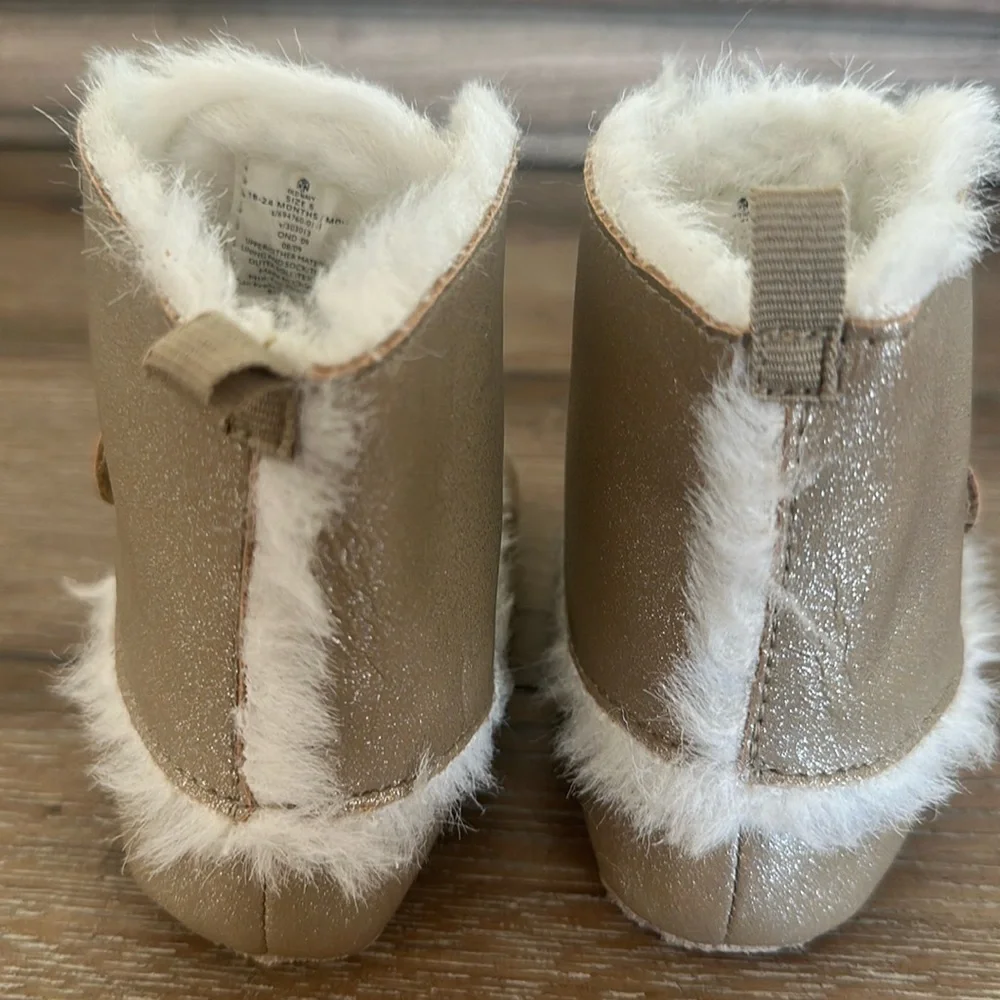 OLD NAVY Baby Girl Gold sparkly Boots w white Faux Fur size 18-24 Months